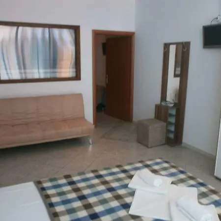 Ξενοδοχείο με διαμερίσματα Vangelis 3*